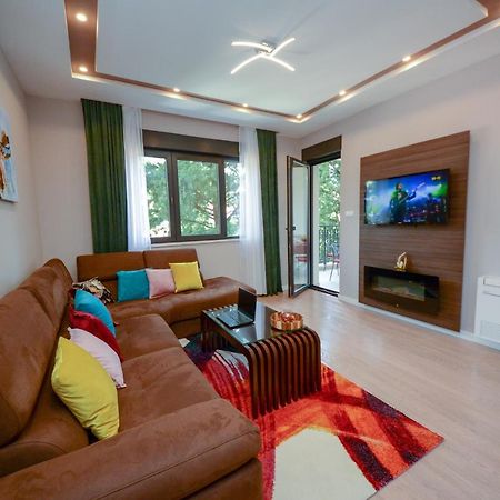 Pine 1 Apartment In The Center トレビニエ エクステリア 写真