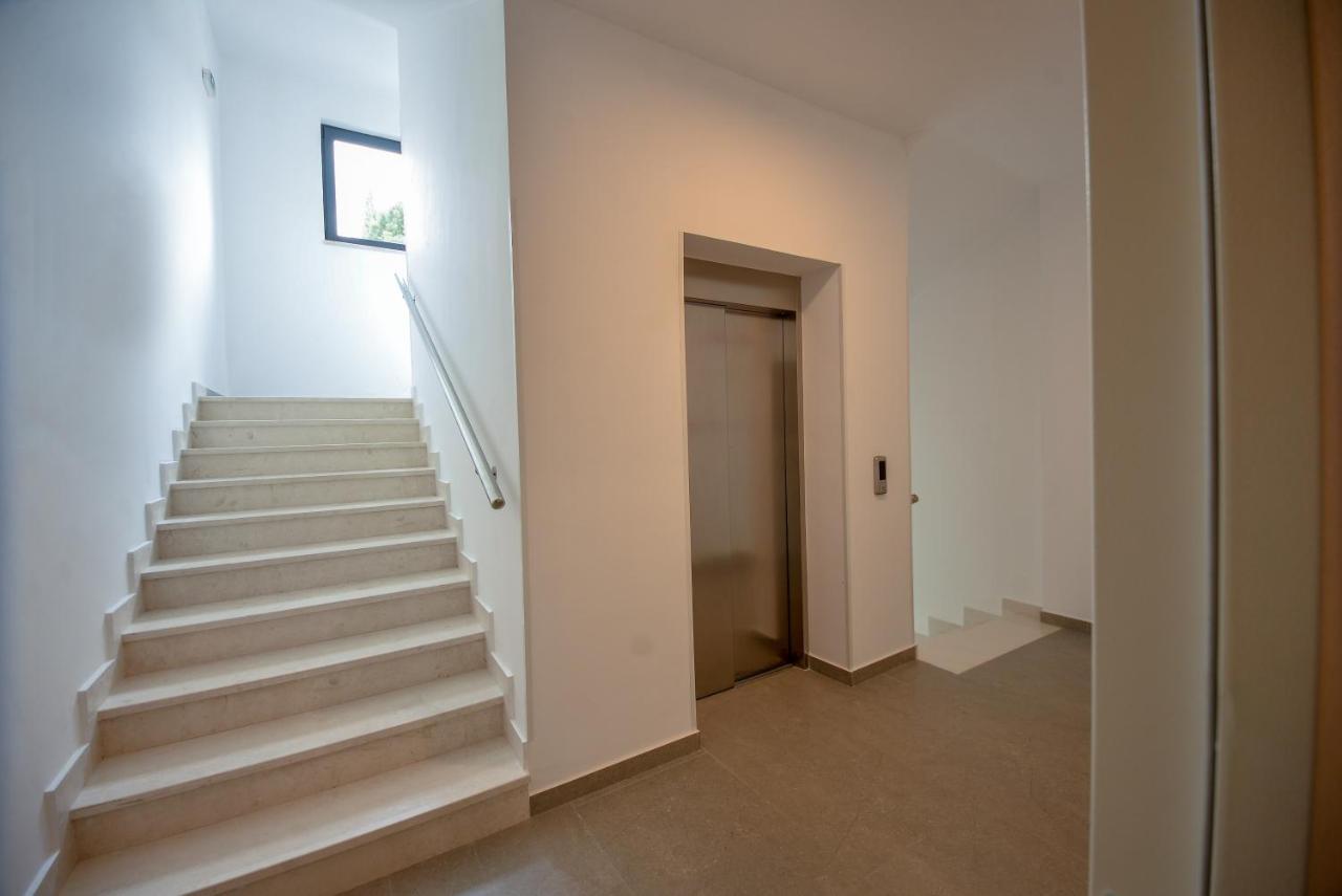 Pine 1 Apartment In The Center トレビニエ エクステリア 写真