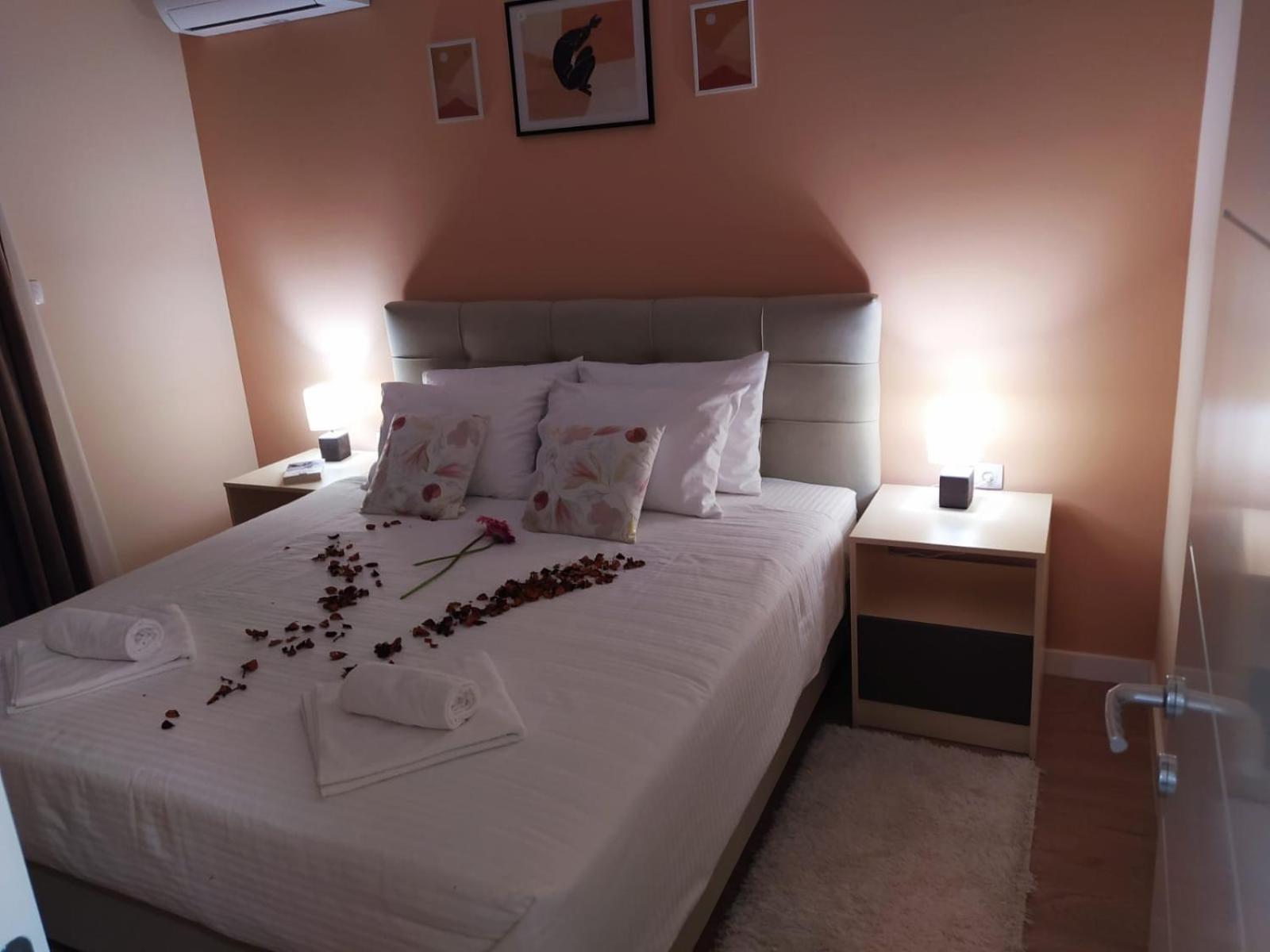 Pine 1 Apartment In The Center トレビニエ エクステリア 写真