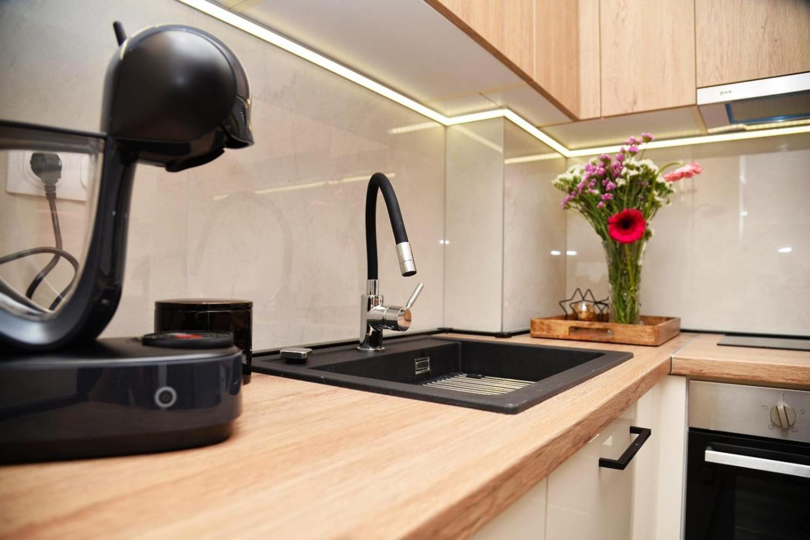 Pine 1 Apartment In The Center トレビニエ エクステリア 写真